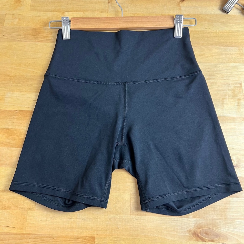 Lululemon Shorts Align High Rise Size 6 Black 6" Inseam Biker Yoga Gym